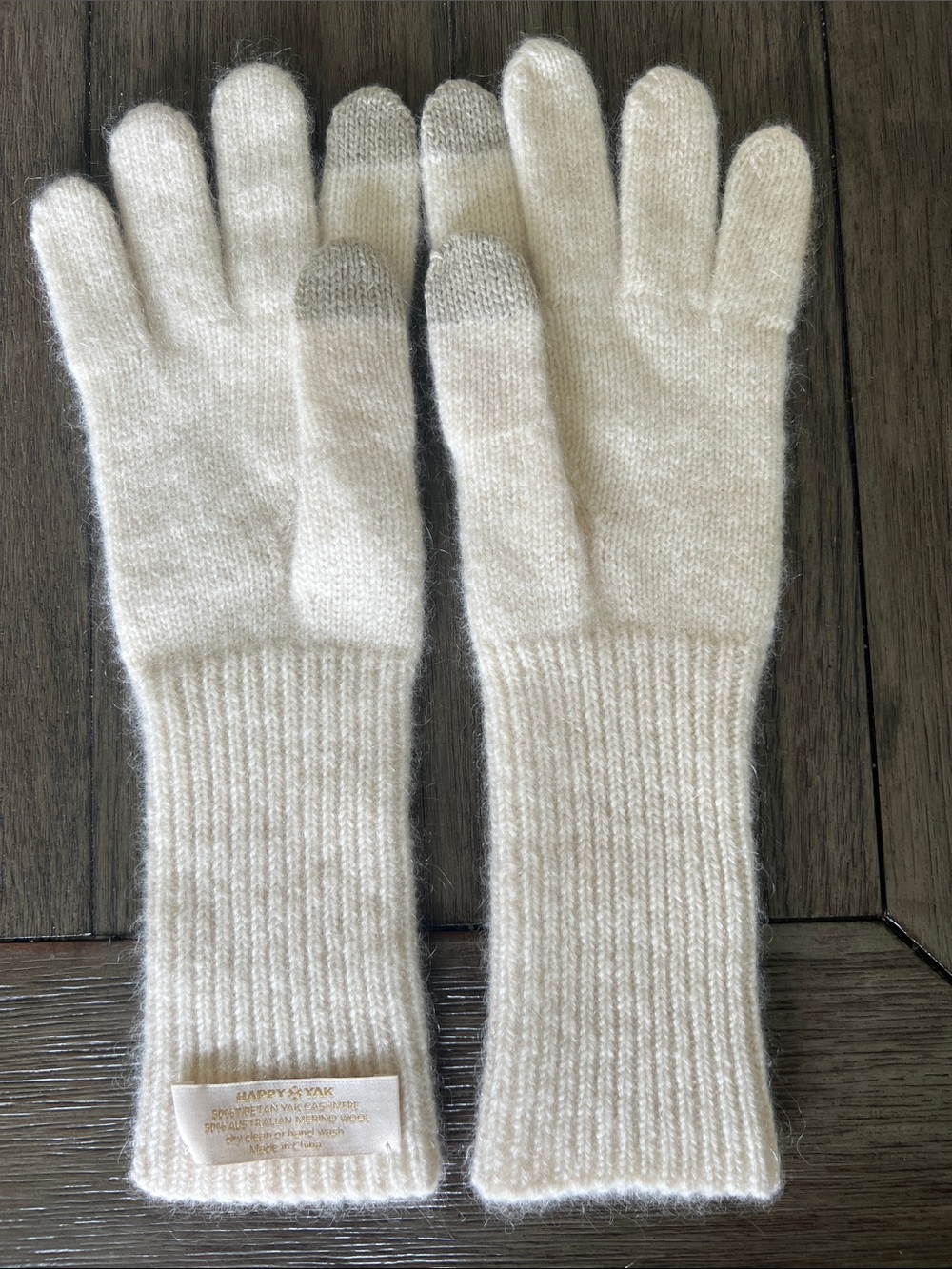 NWT Happy Yak Cream Yak Cashmere and Merino Wool Knit Touchscreen Gloves